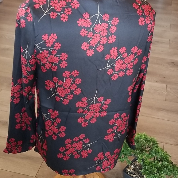 Flowy cute blouse - Picture 2 of 2